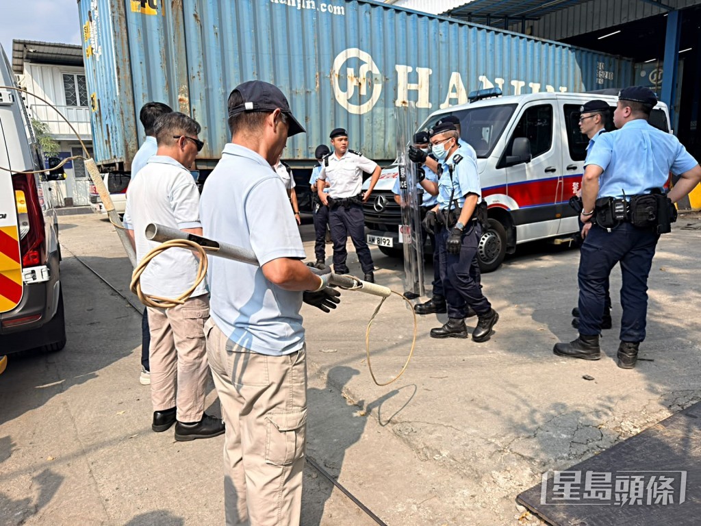 警方與漁護署聯合行動。梁國峰攝 警方與漁護署聯合行動。梁國峰攝