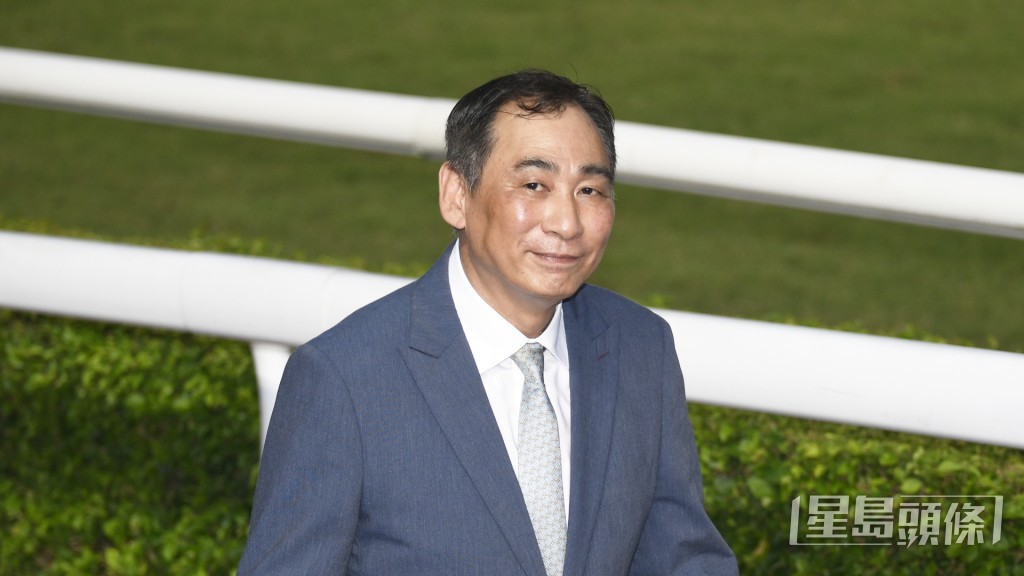 今朝「八里旺」出跳时,郑俊伟留守栏边督操,并叫副练拍低出跳过程。 今朝「八里旺」出跳时,郑俊伟留守栏边督操,并叫副练拍低出跳过程。
