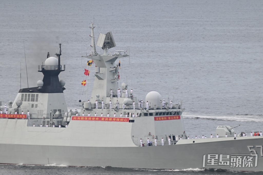 山東艦航母編隊訪港 - 域多利道情況。 山東艦航母編隊訪港 - 域多利道情況。