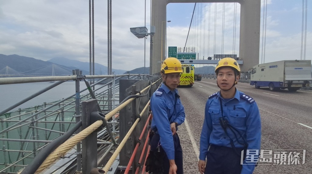 消防員到場搜索無果。 消防員到場搜索無果。