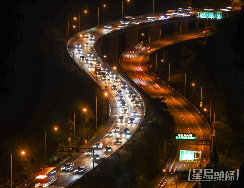 有議員建議當局就車燈亮度作進一度研究。 有議員建議當局就車燈亮度作進一度研究。