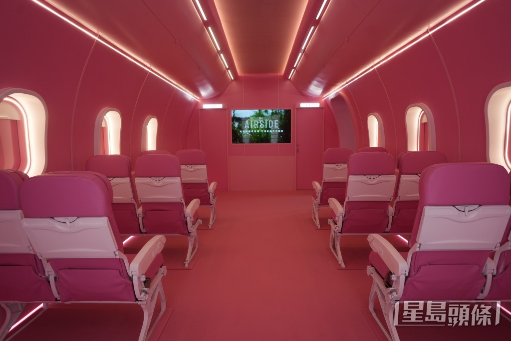 展館打造成模擬飛機客艙。吳艷玲攝