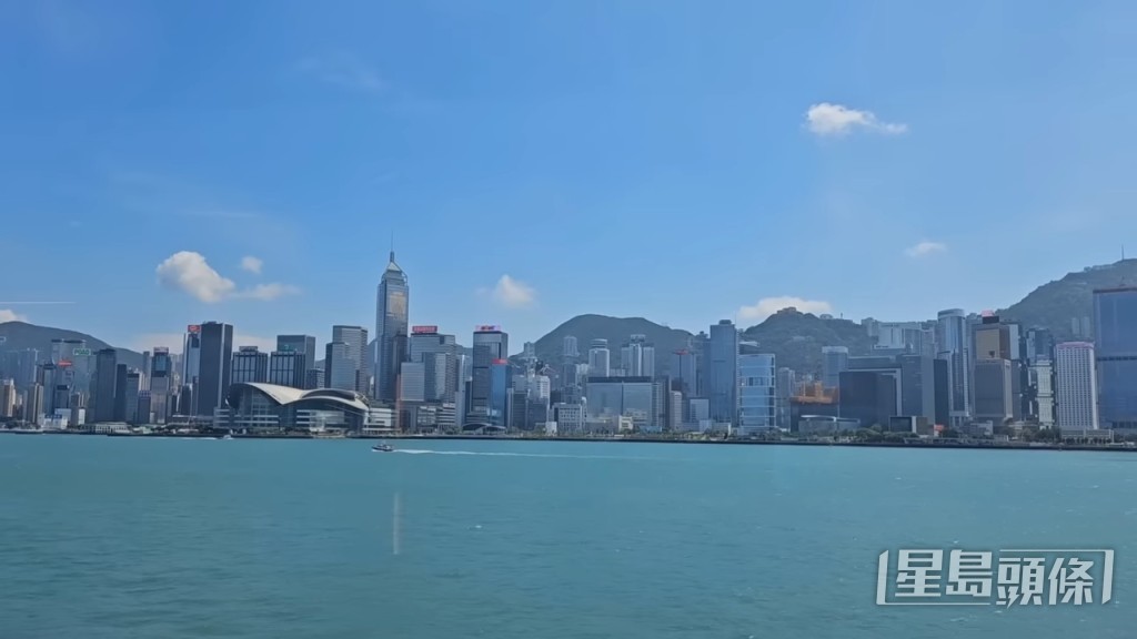 坐擁180度維多利亞港無敵海景的Azure 80 , (尖沙咀海港城海運大廈二階 OTE 201 號鋪) 坐擁180度維多利亞港無敵海景的Azure 80 , (尖沙咀海港城海運大廈二階 OTE 201 號鋪)