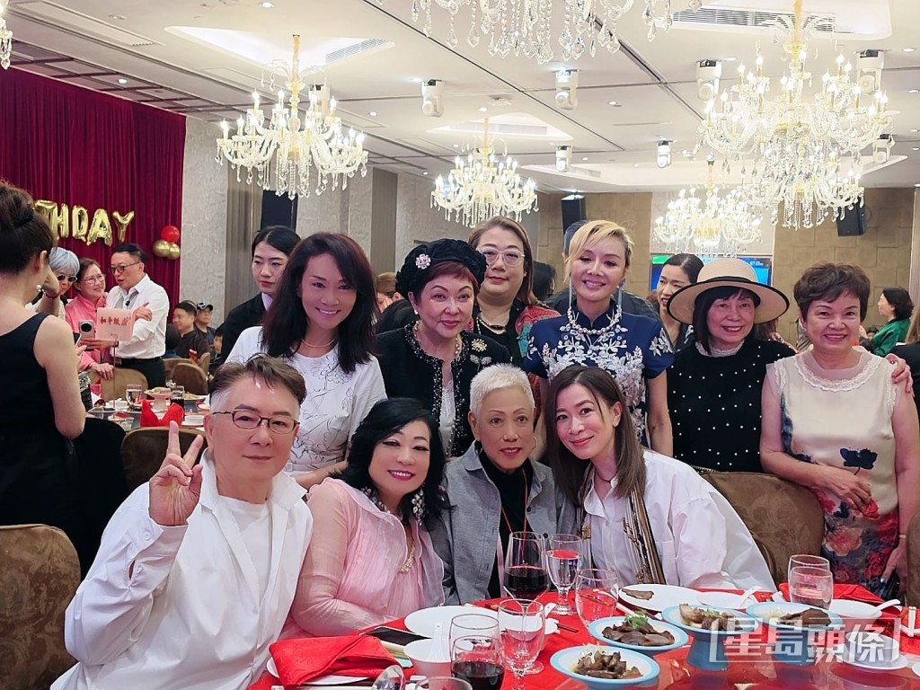 阿佘成為全場焦點。