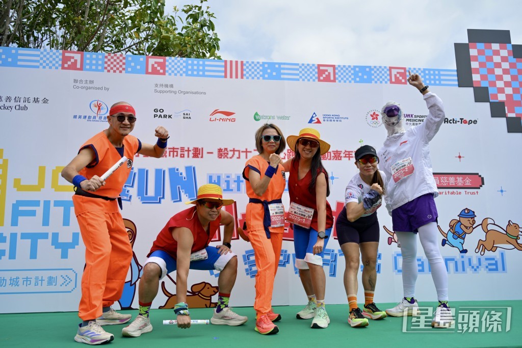 「賽馬會好動城市計劃 -毅力十二愛心跑」暨運動嘉年華，吸引近1600人以接力方式分別進行了約兩小時的長跑比賽。蘇正謙攝