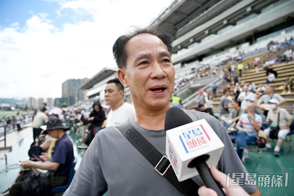 來自東莞的馬迷石先生特意趁開鑼日來港支持。 蘇正謙攝 來自東莞的馬迷石先生特意趁開鑼日來港支持。 蘇正謙攝