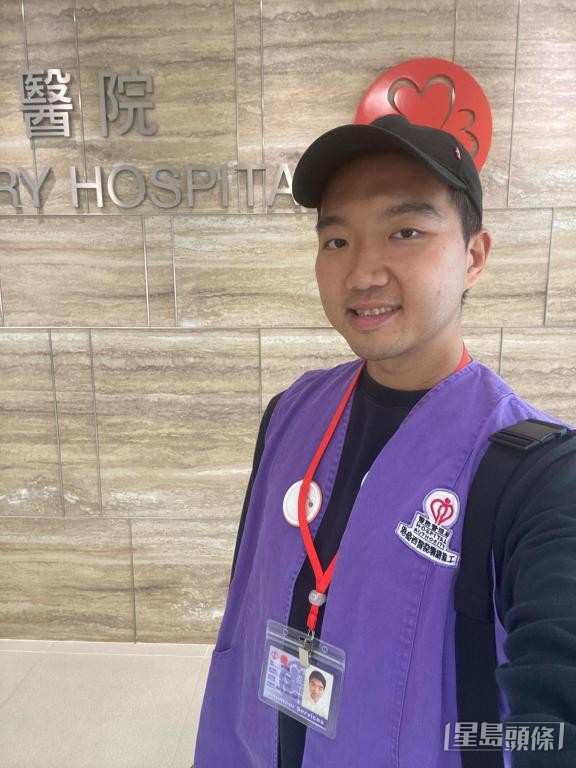 Owen康復後回到醫院做探訪義工。受訪者提供