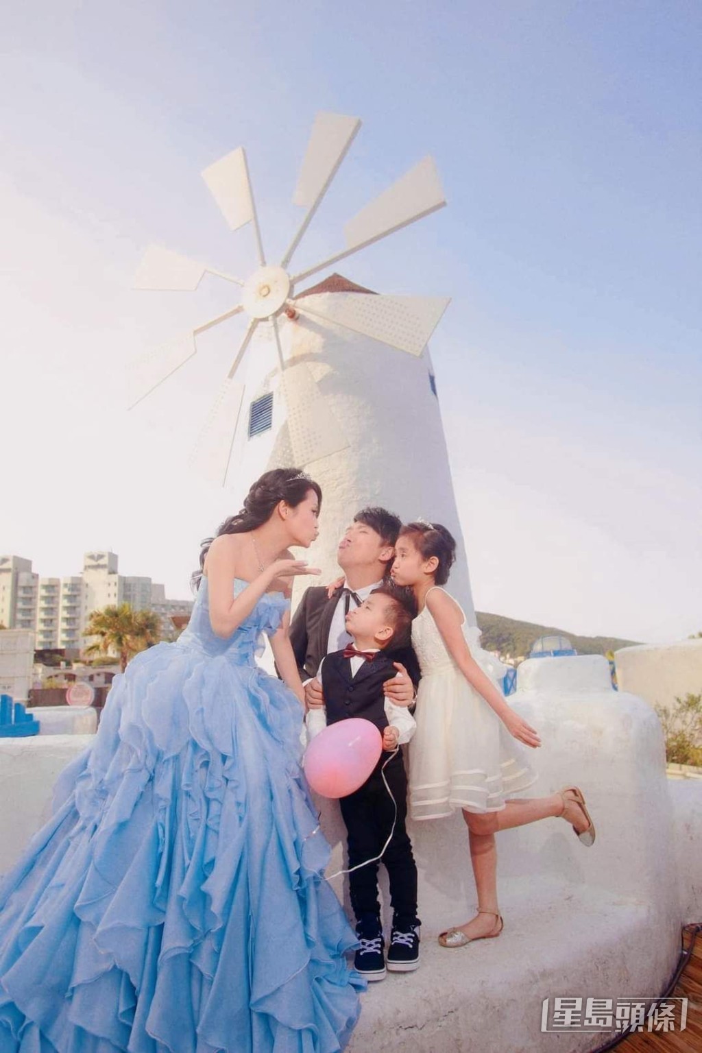 10年前子博結婚十周年,帶埋子女去台灣影家庭相。 10年前子博結婚十周年,帶埋子女去台灣影家庭相。