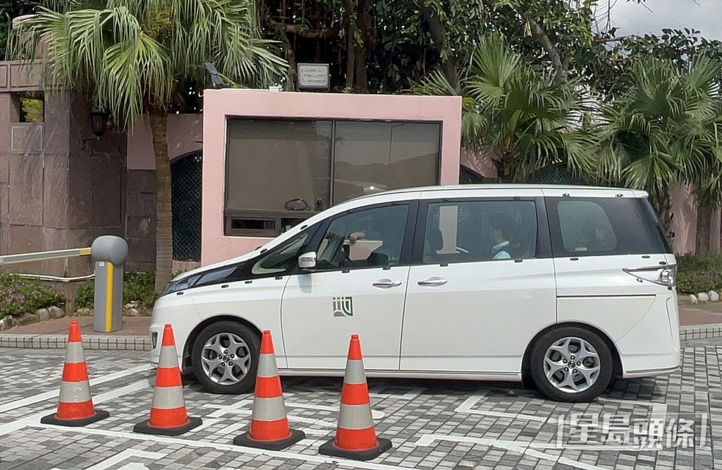 地政總署及屋宇署於山泥傾瀉後到紅山半島進行聯合執法行動。資料圖片 地政總署及屋宇署於山泥傾瀉後到紅山半島進行聯合執法行動。資料圖片