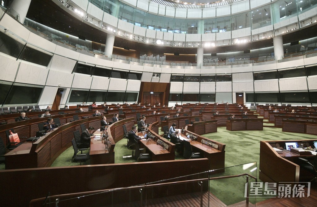 草案最終在不記名投票下，獲得在席議員過半數支持，三讀通過。資料圖片