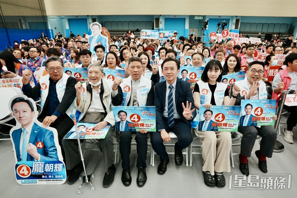 龐朝輝與助選團。 龐朝輝與助選團。