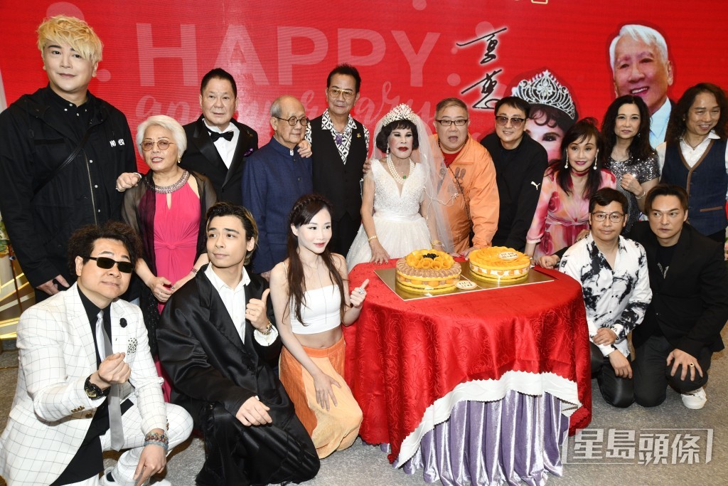 黄夏蕙與潘炳烈結婚35周年紀念,前晚筵開80席慶祝。 黄夏蕙與潘炳烈結婚35周年紀念,前晚筵開80席慶祝。