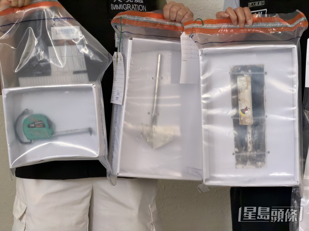 行動中檢獲裝修工具。梁國峰攝 行動中檢獲裝修工具。梁國峰攝