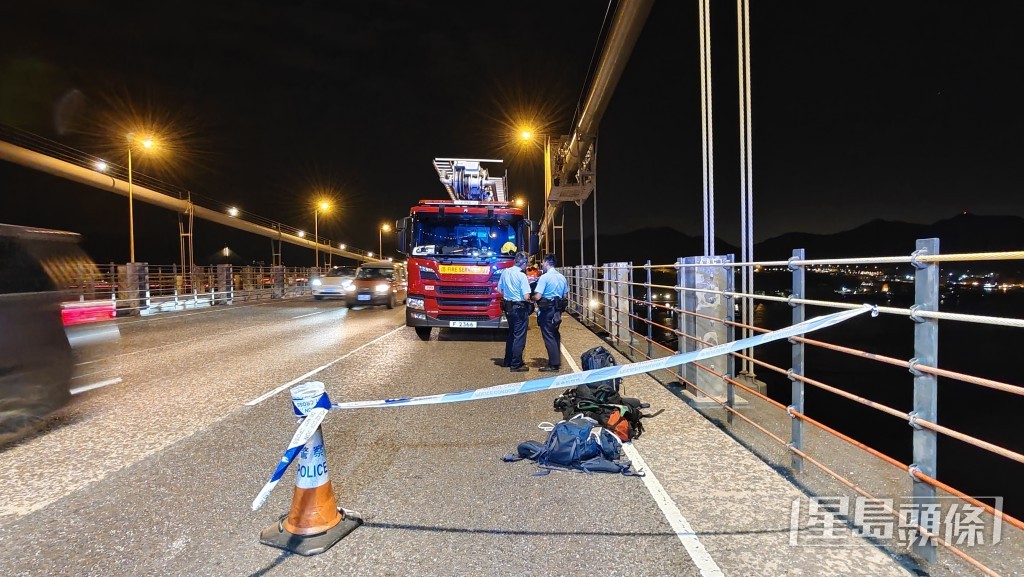 青馬大橋往機場方向部份行車線封閉。