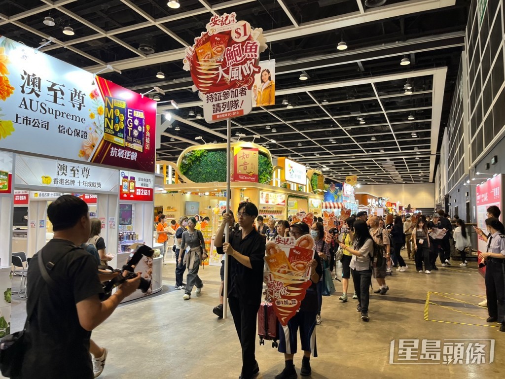 因黑雨美食博覽一度延遲開放。