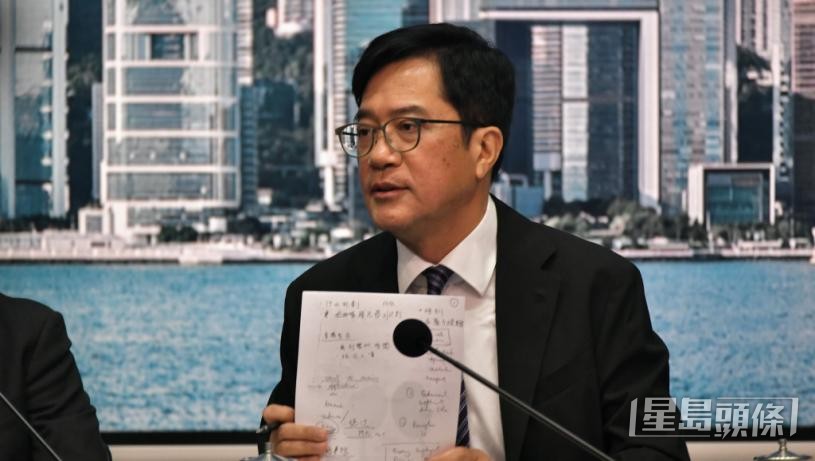 財政司副司長黃偉綸帶領的「應急住宿安排工作組」，正研究災民長期住屋及居住問題。資料圖片