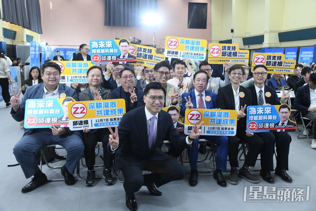 邱達根與團隊。 邱達根與團隊。