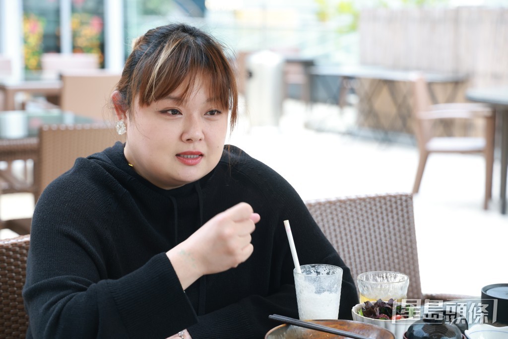 自爆照鏡時鬆弛「婆婆皮」會嫌棄自己。