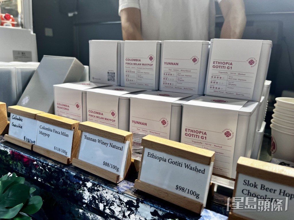 Carson指該品牌是香港本地烘焙咖啡豆,提供手沖咖啡及冷萃咖啡。 Carson指該品牌是香港本地烘焙咖啡豆,提供手沖咖啡及冷萃咖啡。