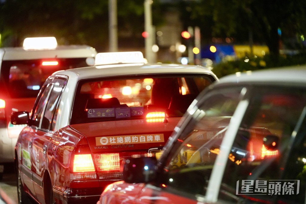 以白牌車載客取酬，是公然挑戰香港法治，搶奪守法司機的營運空間。資料圖片