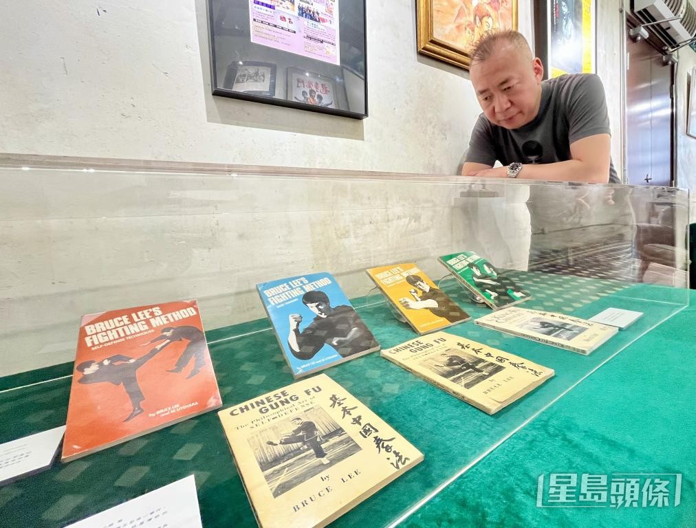黃耀強視李小龍為人生導師,深受其「似水無形」哲學啟發,笑對順逆流。 黃耀強視李小龍為人生導師,深受其「似水無形」哲學啟發,笑對順逆流。