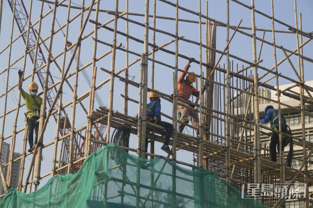 勞工處本月內推出新修訂的竹棚安全守則，加強監管。