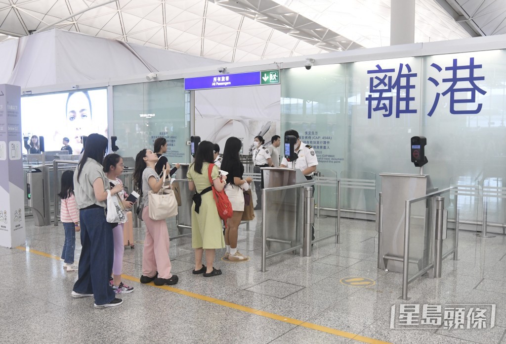 截至今日上午10时30分，共有61班离港及40班抵港航班延误。何君健摄