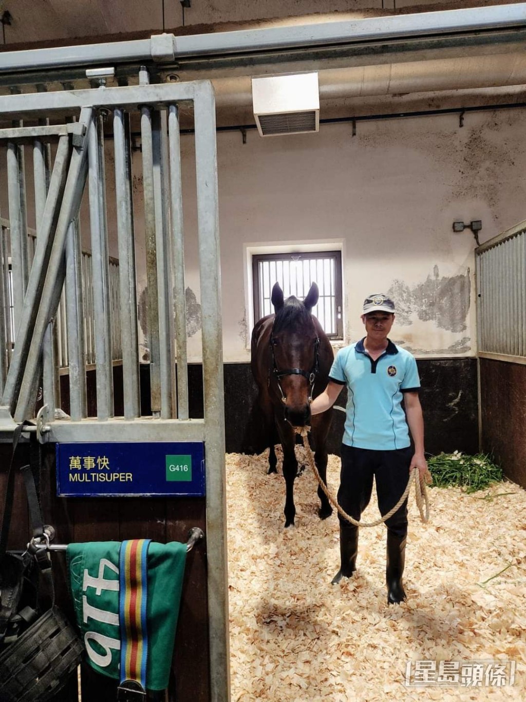 伍燕梅與歐志浩伉儷，參觀從化馬場。