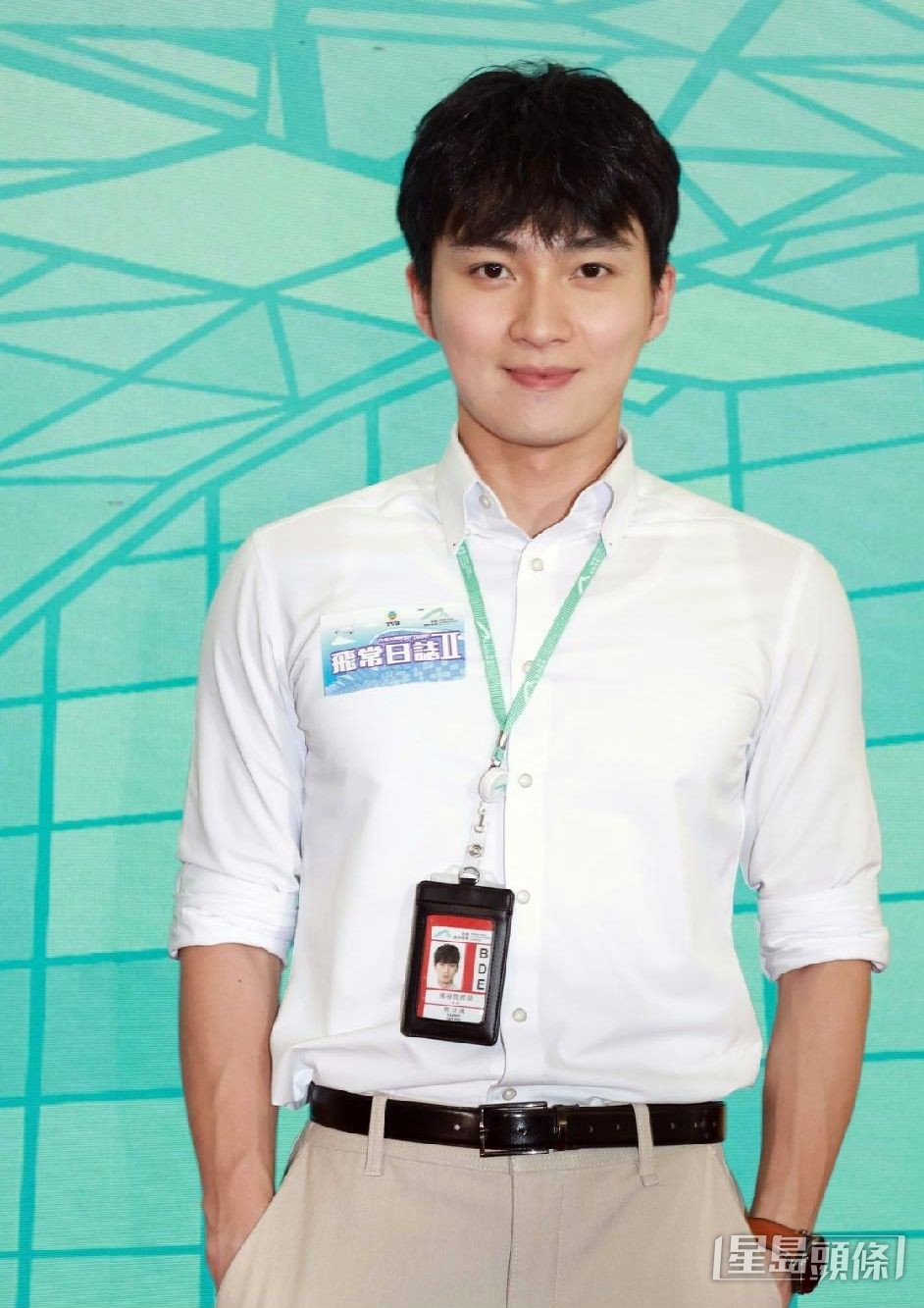 周嘉洛工作不絕。