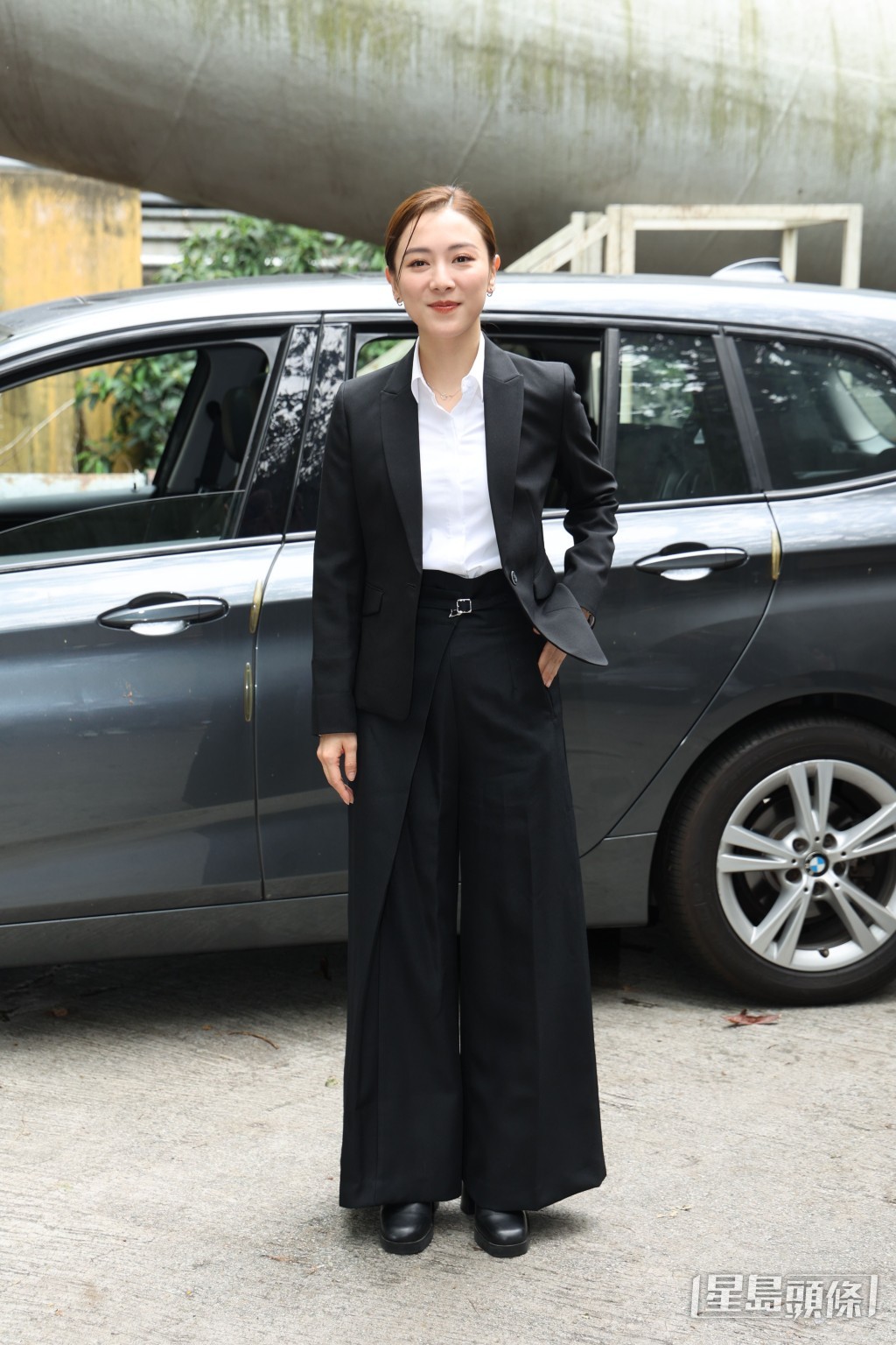 王敏奕自費置裝演正義律師。