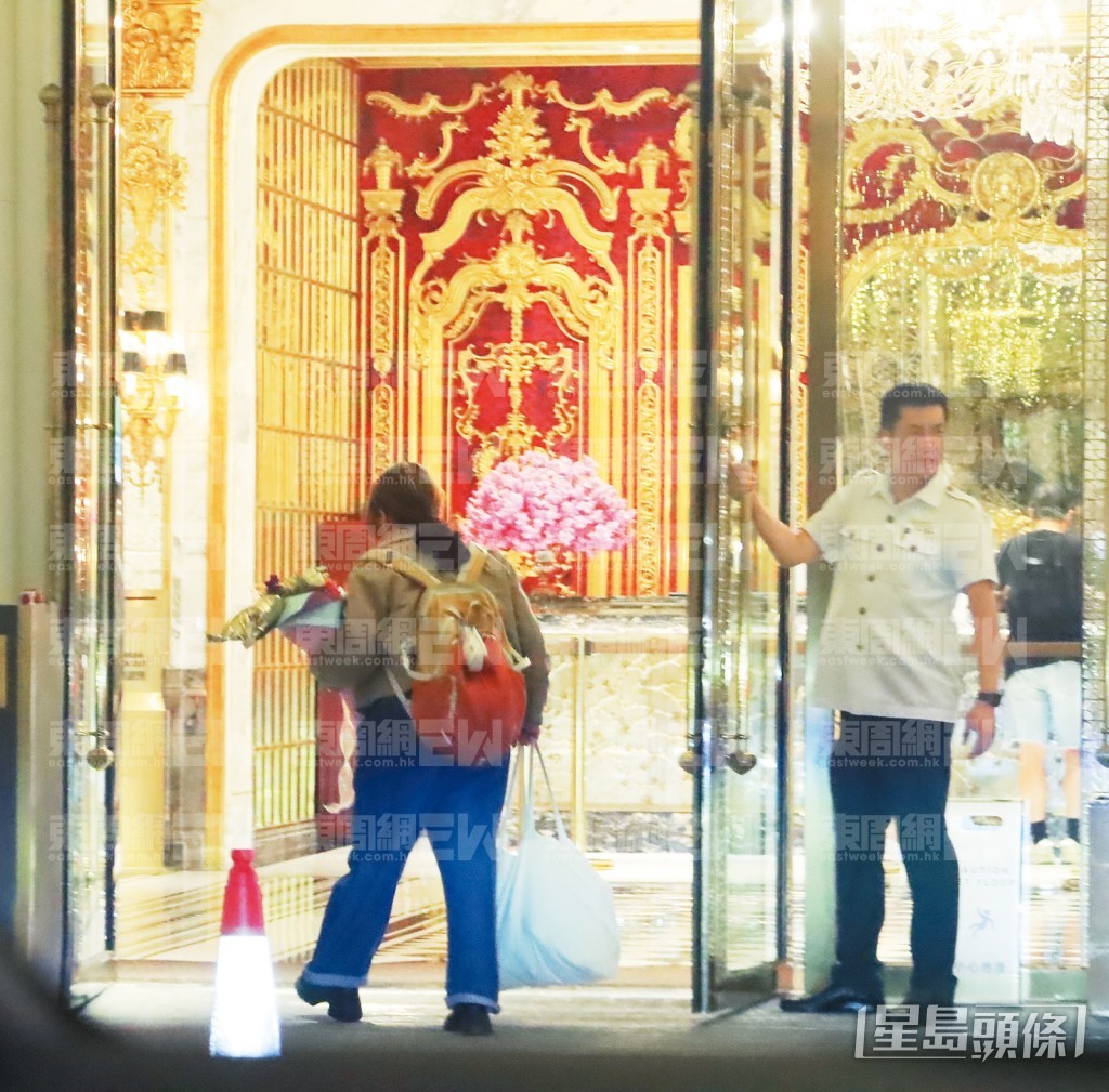最新一期《東周刊》獨家爆黃博住炮台山逾千元一晚的海景酒店房。(《東周刊》圖片) 最新一期《東周刊》獨家爆黃博住炮台山逾千元一晚的海景酒店房。(《東周刊》圖片)