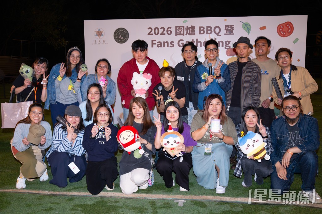 Fans展示勝利品。