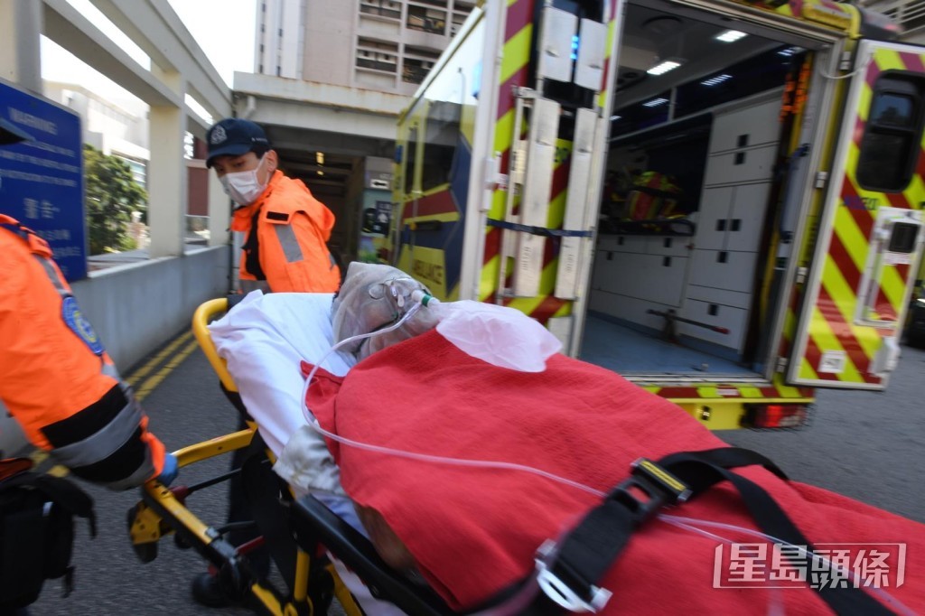 傷者敷臉送院。 傷者敷臉送院。