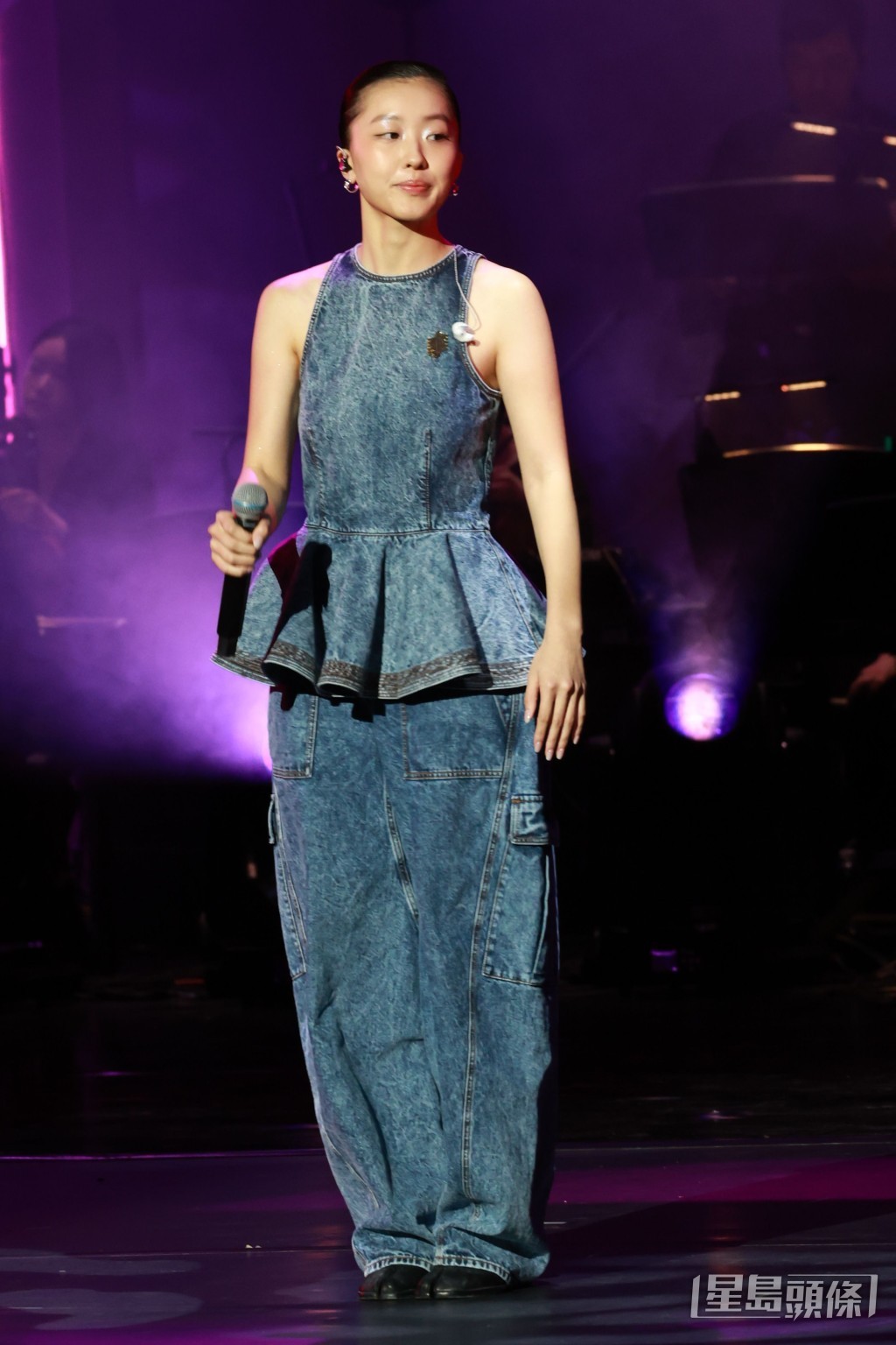 康堤指男友身在外地比賽靠重溫。