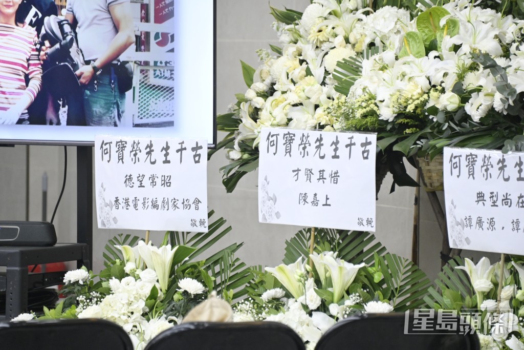 導演陳嘉上致送花圈。