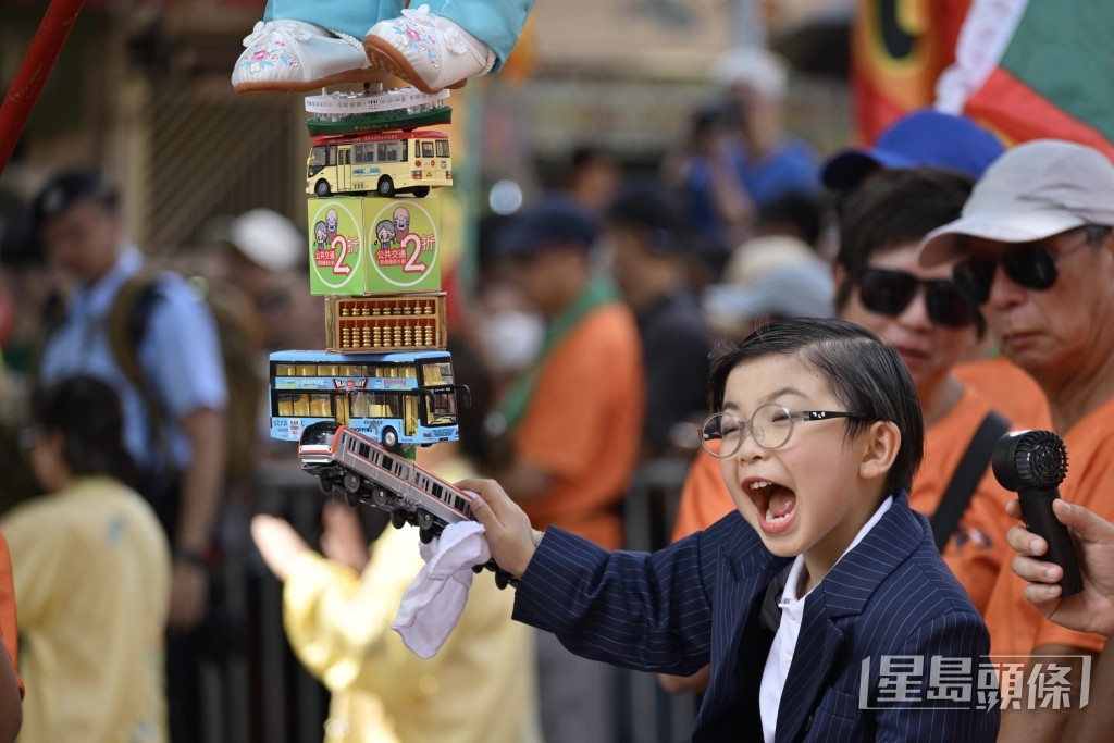 有色芯扮演勞福局局長「小孫玉菡」。