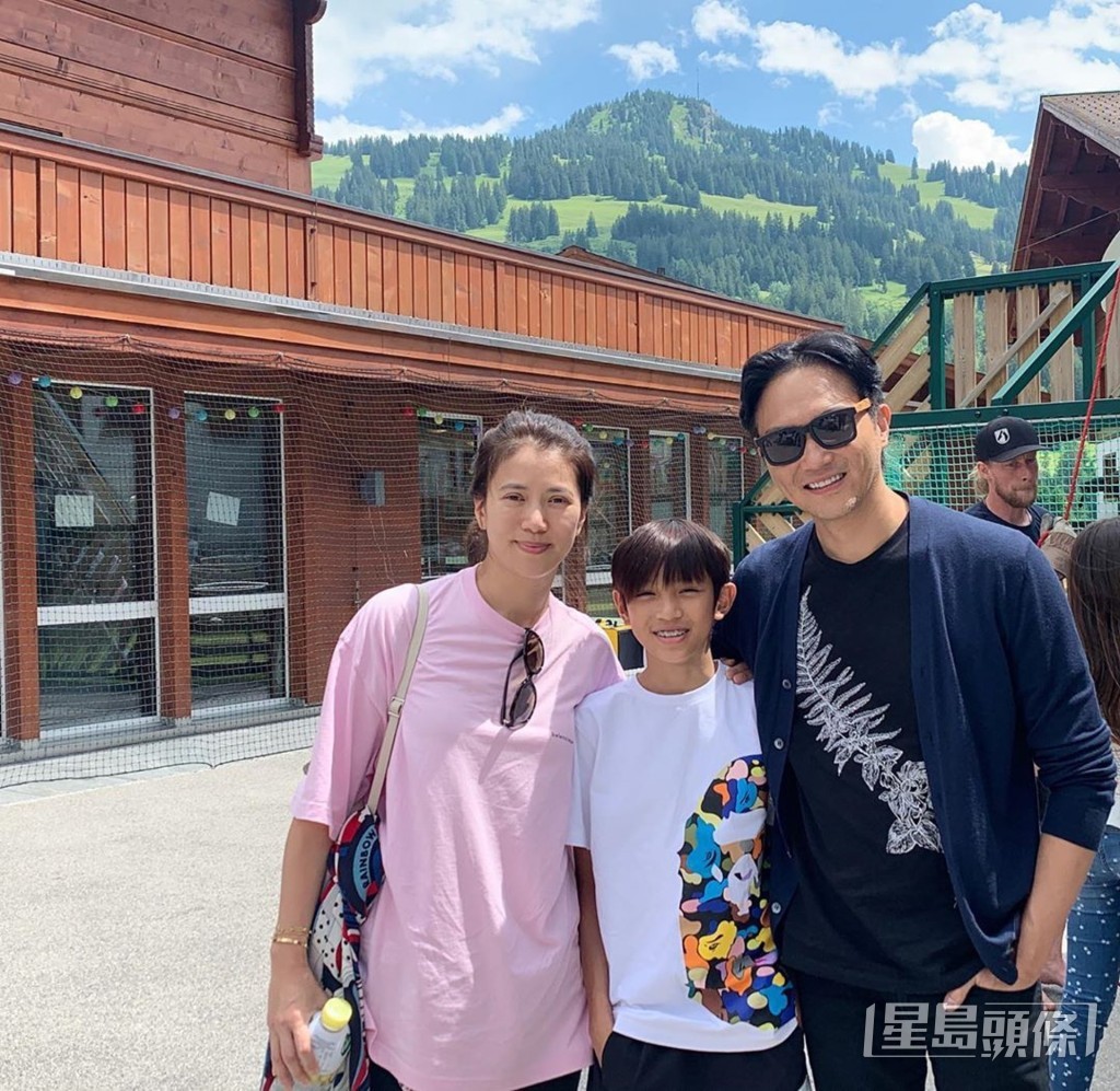 張慕童一舉一動都受網民關注。