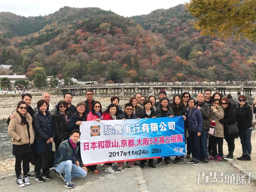 翁國豪父親領導車行有方，疫情前常舉辦公司旅行。