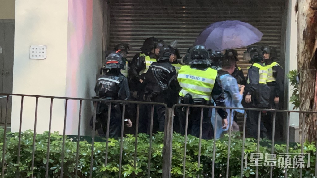 大批警員到場調查。蔡楚輝攝 大批警員到場調查。蔡楚輝攝