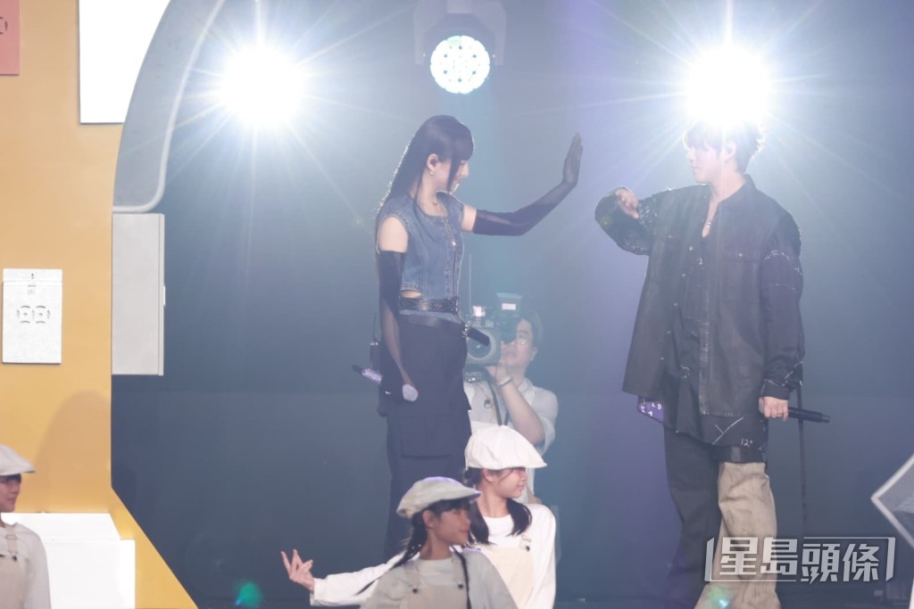 姜濤、炎明熹合作愉快。 姜濤、炎明熹合作愉快。