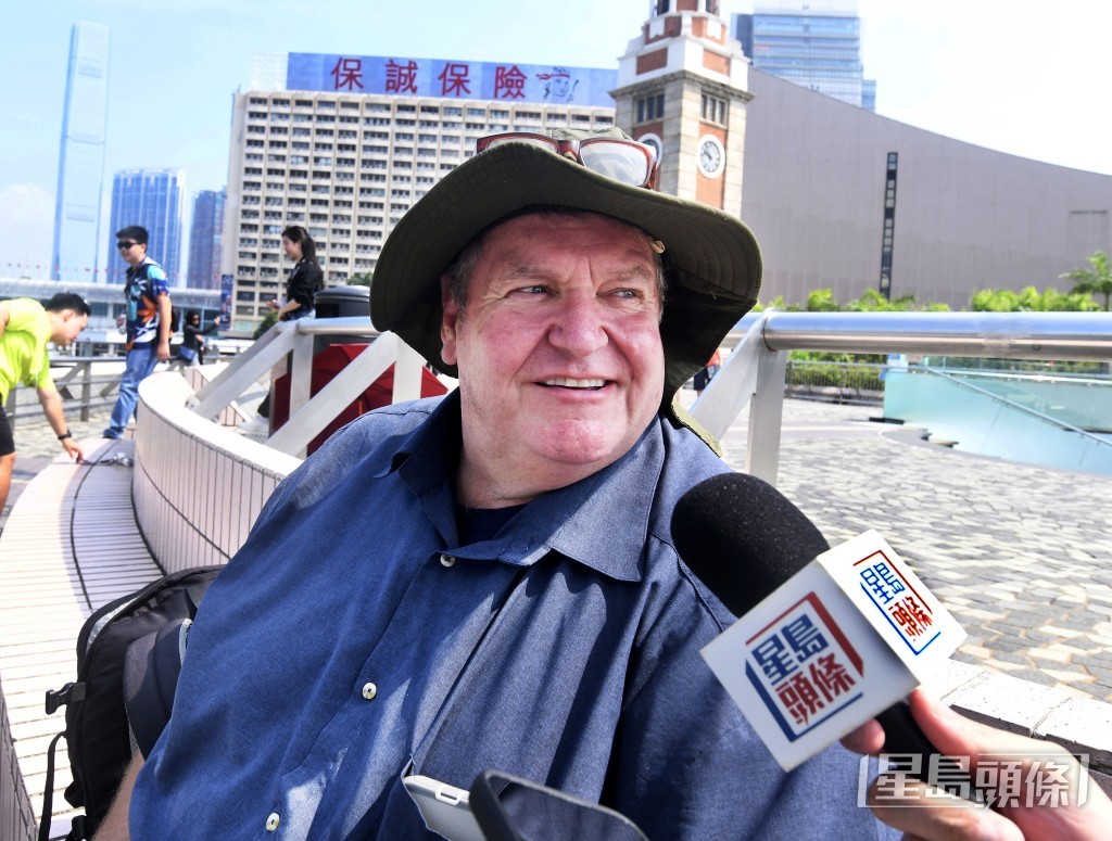 澳洲旅客Steve表示,中國海軍規模驚人、軍艦非常現代化。何君健攝 澳洲旅客Steve表示,中國海軍規模驚人、軍艦非常現代化。何君健攝