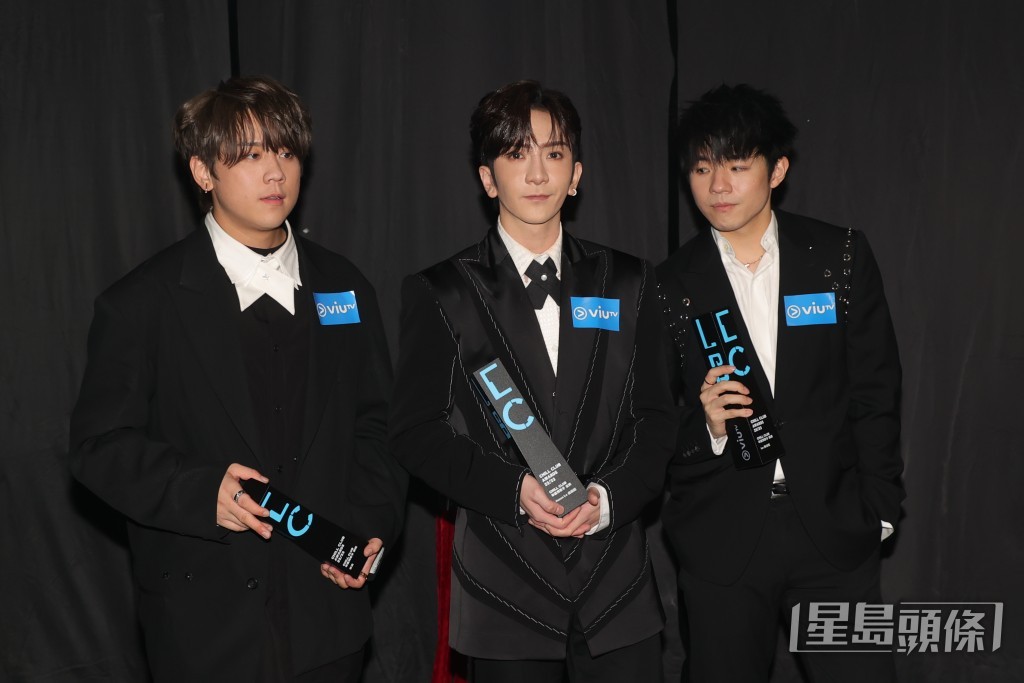 「CHILL CLUB 年度男歌手獎」由盧瀚霆（Anson Lo)、姜濤及陳卓賢（Ian）三人包攬金銀銅獎。