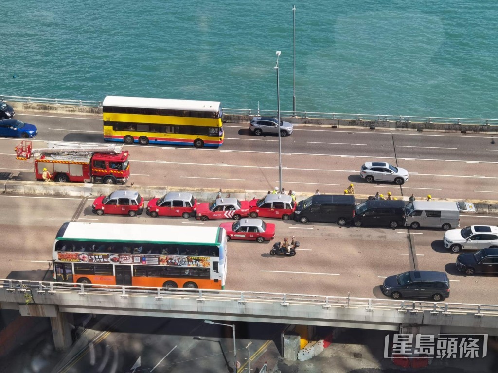 東區走廊有七車相撞。(香港突發事故報料區FB) 東區走廊有七車相撞。(香港突發事故報料區FB)