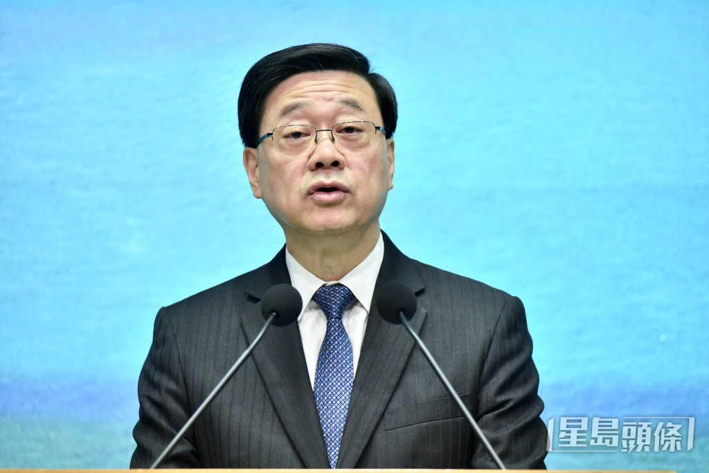 他留意到今次宣布棄選的議員來自不同年齡層,各人有其原因屬個人選擇,對此表示尊重。 他留意到今次宣布棄選的議員來自不同年齡層,各人有其原因屬個人選擇,對此表示尊重。