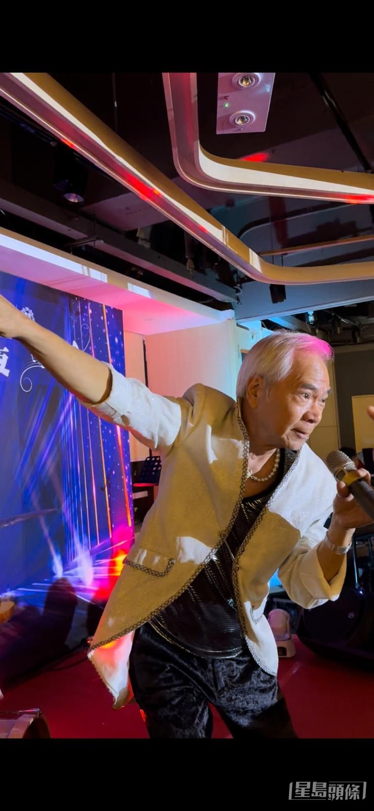 李龍基昨晚(24日)就現身香港仔某飯店舉行的《李龍基好SING之夜》。