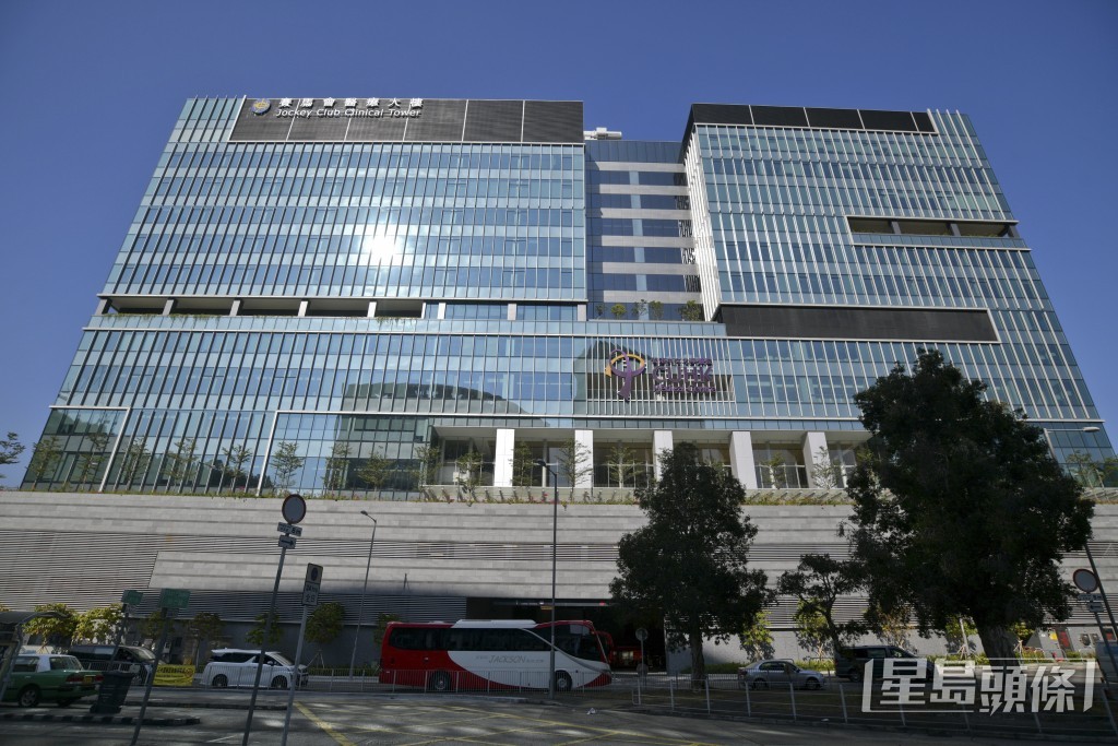 中大醫院表示，在今年7月查閱各個部門財政情況時，發現有兩個部門帳目有異常情況。
