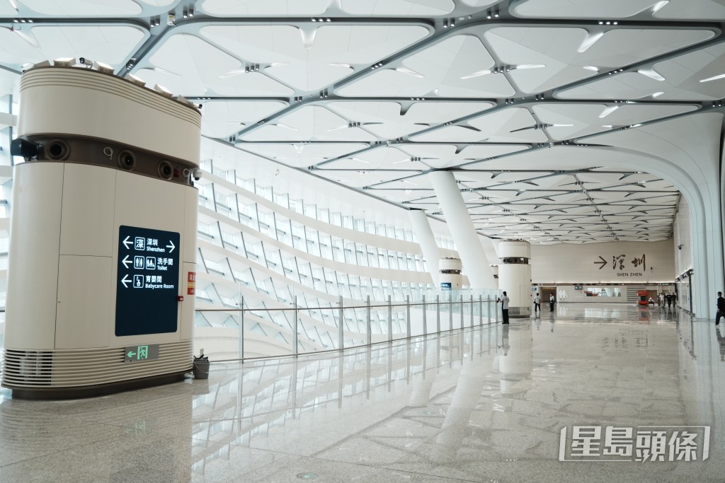 5楼旅客出境大堂。
