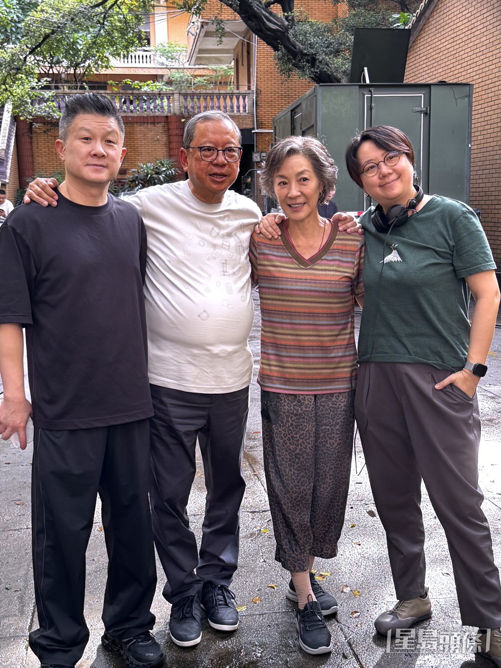 寰亞集團老闆林建岳博士和行政總裁兒子林孝賢到場探班。 寰亞集團老闆林建岳博士和行政總裁兒子林孝賢到場探班。