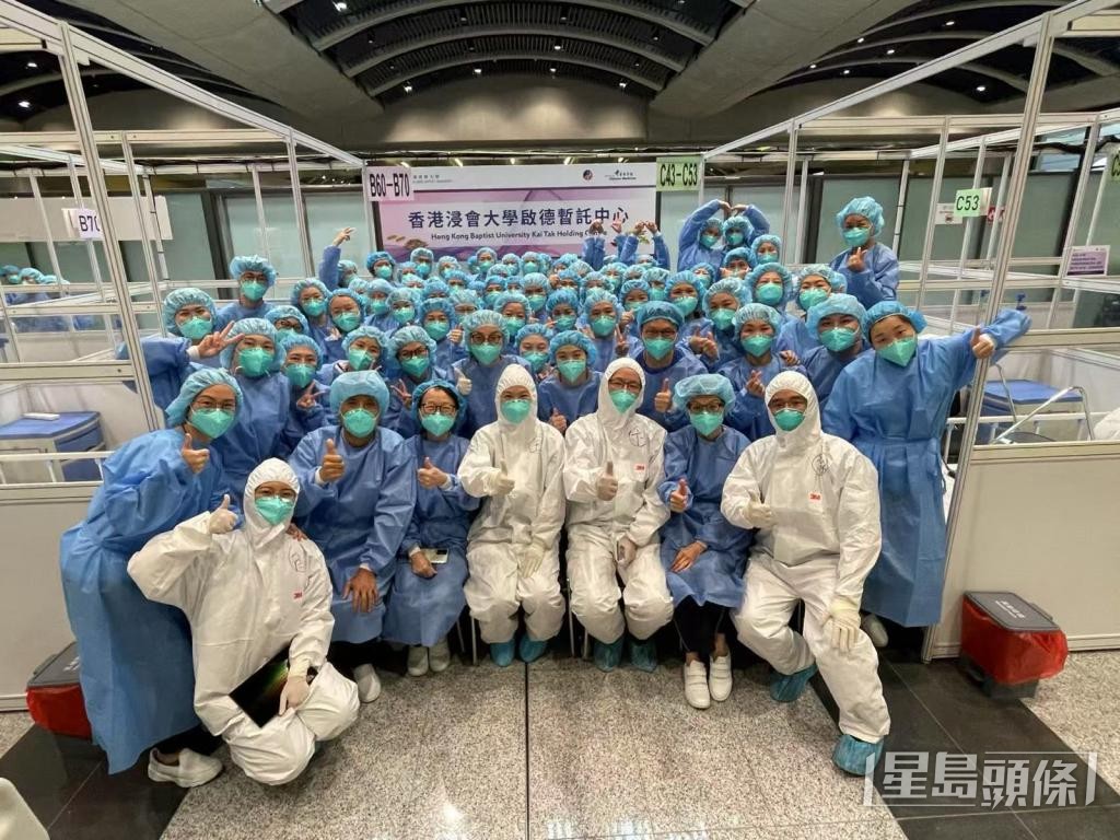 浸大派出中醫師隊伍,為輕症新冠長者提供治療服務。 浸大派出中醫師隊伍,為輕症新冠長者提供治療服務。