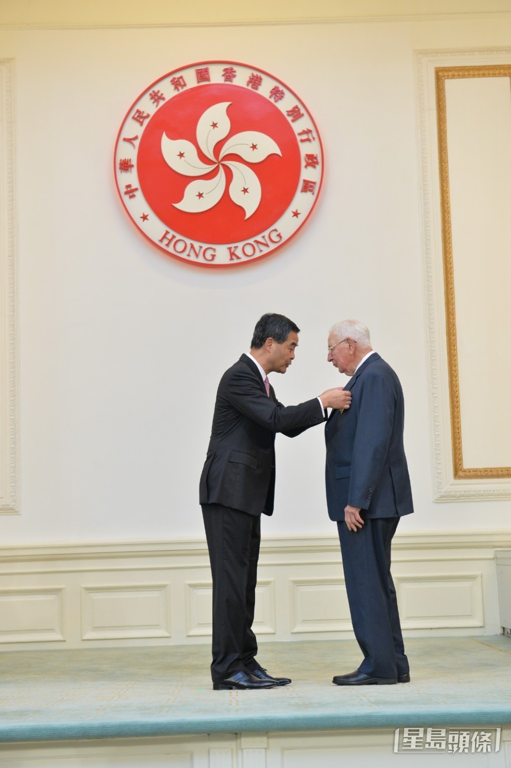 梅師賢於2013年獲頒授大紫荊勳章。資料圖片 梅師賢於2013年獲頒授大紫荊勳章。資料圖片